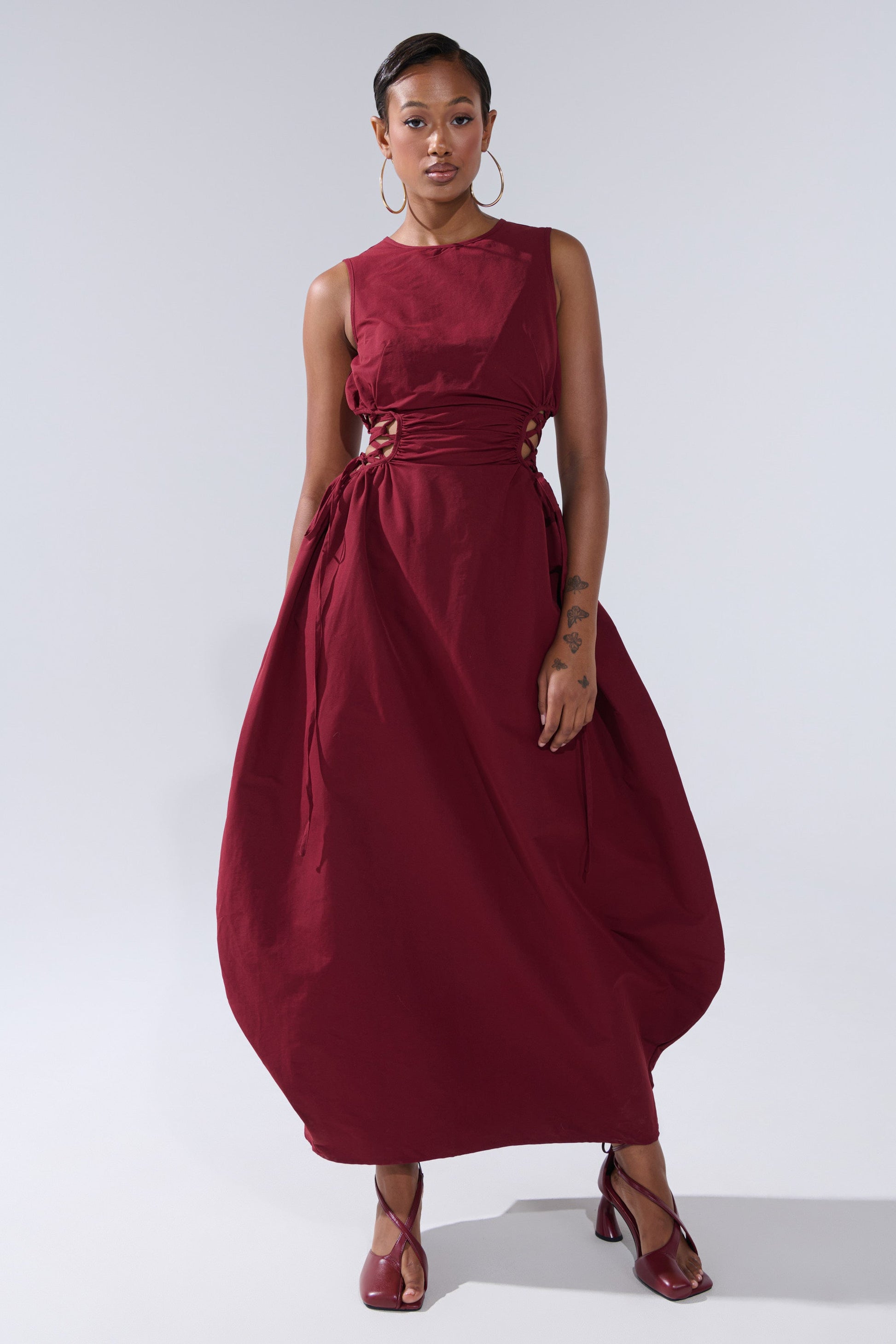 ALINA LACE UP DETAIL MAXI DRESS IN BURGUNDY