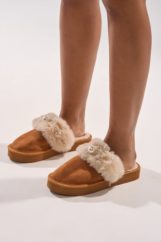 AKIRA BOONE CAMEL SLIPPER WITH PEARLS