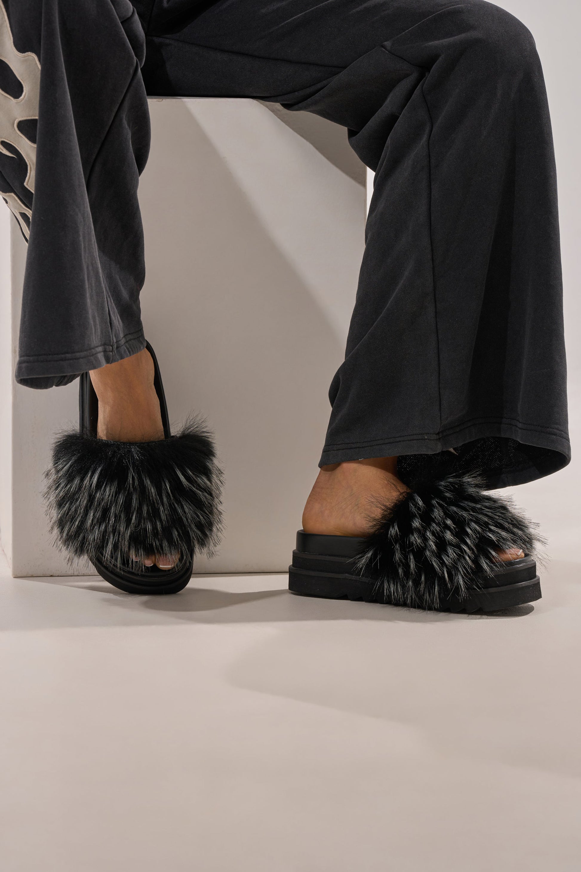 AKIRA MIRAY BLACK MULTI BLACK FUR SLIDE