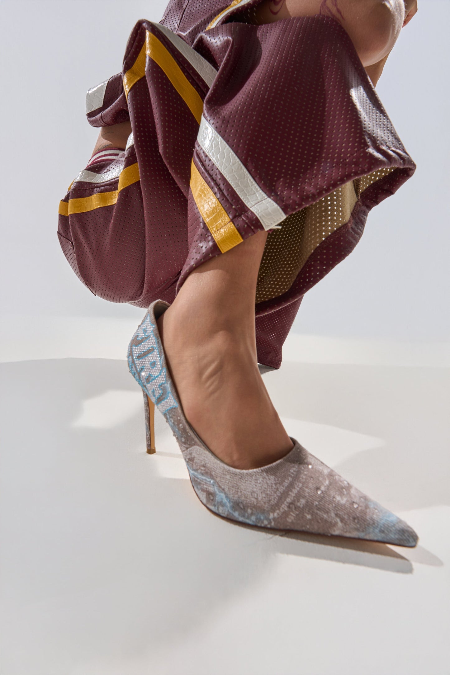 AKIRA GOLD RANDA GREY MULTI PUMP