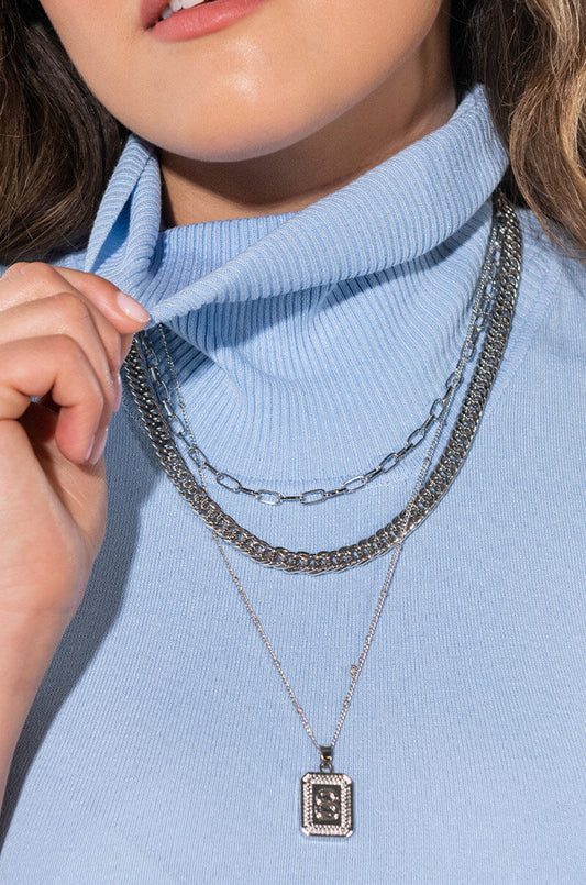 A LAYERED NECKLACE SET
