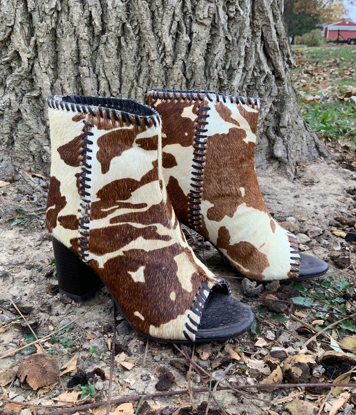 Roper Women's Betsy Red & White Genuine Cow Hide Open Toe Bootie Cowprint Sandal 0946-3069-Painted Cowgirl Western Store
