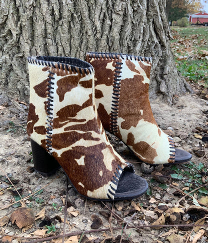 Roper Women's Betsy Red & White Genuine Cow Hide Open Toe Bootie Cowprint Sandal 0946-3069-Painted Cowgirl Western Store