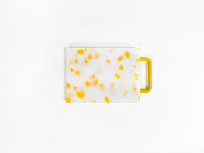 SMALL CUTTING BOARD IN YELLOW AND WHITE